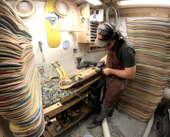 AdrianMartinus – Drechselkunst aus Skateboards