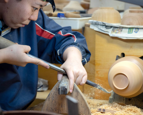 Studium an der einzigen Drechselschule Japans