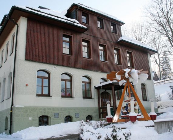 Der Beruf des Drechslers – Holzspielzeugmacher- und Drechslerschule Seiffen